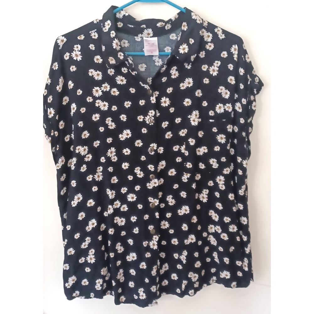 No Boundaries Women XXL Black Daisy Floral Button Down Short Sleeve Shirt Preppy